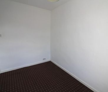 2 bedroom end of terrace house to rent - Photo 5