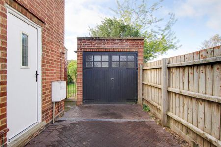 3 bedroom detached house to rent - Photo 2
