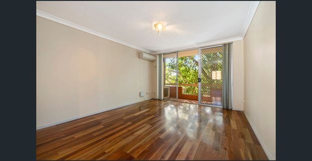 Modern Living in a Convenient Liverpool Location - Photo 1