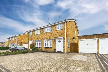 3 bedroom semi-detached house to rent - Photo 2