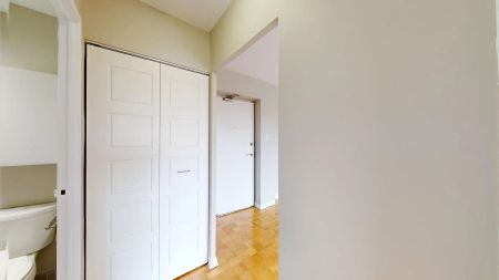Canterbury Square — Renovated 1 Bedroom - Photo 5