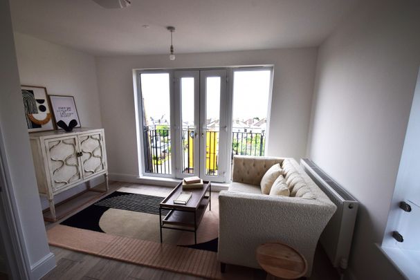 Broadway House, SS9 1AE - Photo 1