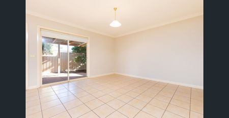 Neat, centrally located townhouse. - Photo 2