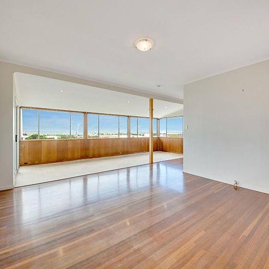 A Classic on Auckland Hill - Photo 1