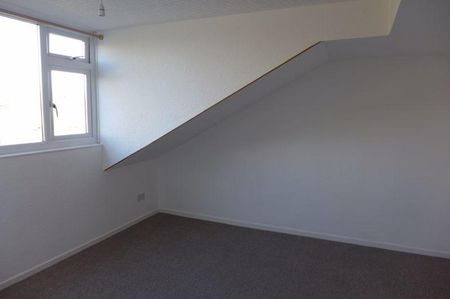 3 bedroom semi-detached bungalow to rent - Photo 4