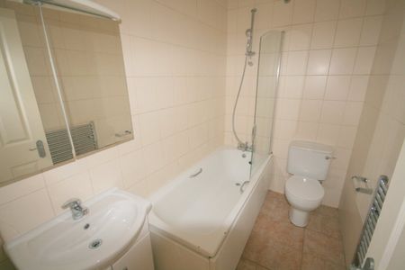 2 Bed Flat, Barons Court Road, W14 - Photo 5