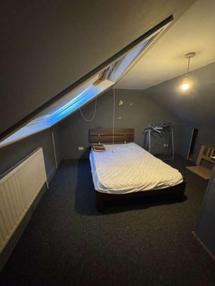 Kingswood, London, IG3 - Photo 1