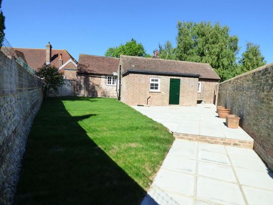 2 bedroom cottage to rent - Photo 1
