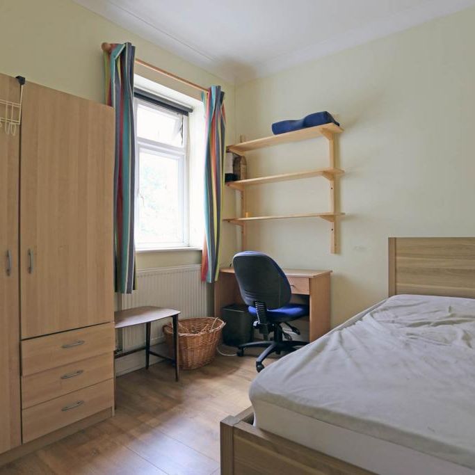 4 bedroom semi-detached house to rent - Photo 1