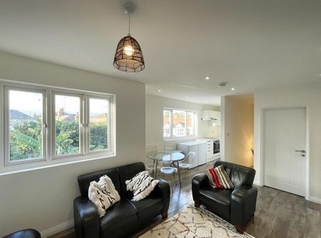 1 bedroom in a flat share to rent - Photo 3