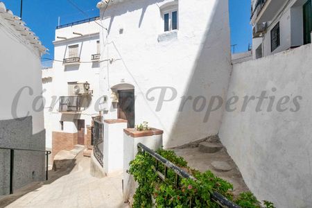 Townhouse in Cómpeta, Inland Andalucia in the mountains - Photo 3