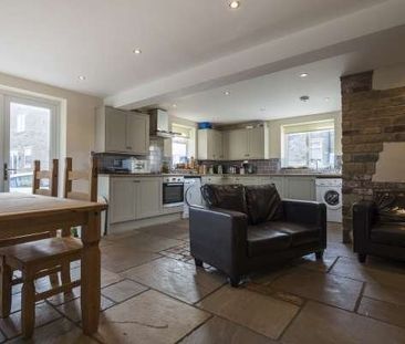 8 Highfields, Huddersfield, HD1 - Photo 3