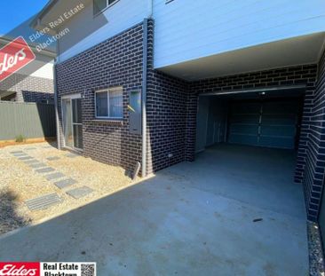 SPACIOUS TOWNHOUSE LESS THAN 5 MINS FROM STATION! - Photo 5