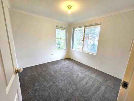 Spacious 3-Bedroom Unit in Prime Location! - Photo 5