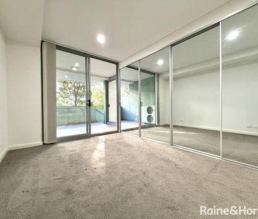 Spacious 1 Bedroom Apartment - Photo 2
