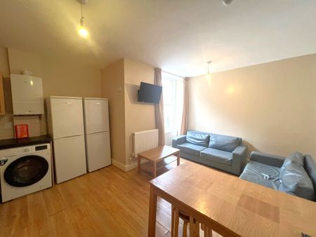 7 Bed Flat, Royal York Crescent, BS8 - Photo 2