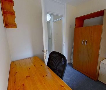 4 bedroom semi-detached house to rent - Photo 6