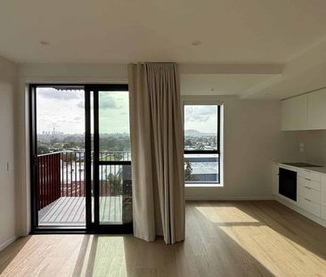 NE corner apartment with beautiful Akld City view - Photo 4