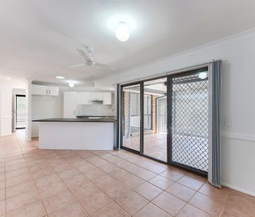 Spacious Family Home with Separate Studio in Quiet Cul-De-Sac - Photo 6