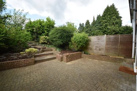 Micklefield Road, High Wycombe, Buckinghamshire,HP13 - Photo 2