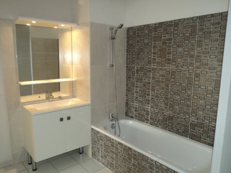 Location Appartement 3 pièces 68m² - Photo 5