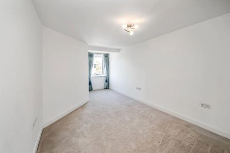 1 bedroom retirement property to rent - Photo 5