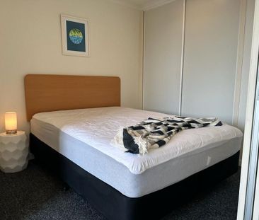 Queen Street Delight: Cozy 1 Bed, 1 Bath Apartment - Photo 3