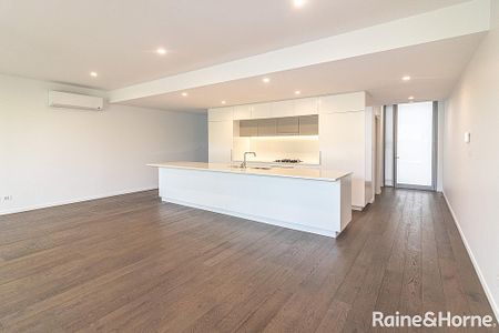 Two Bedroom Townhouse + Study + Courtyard - Photo 2