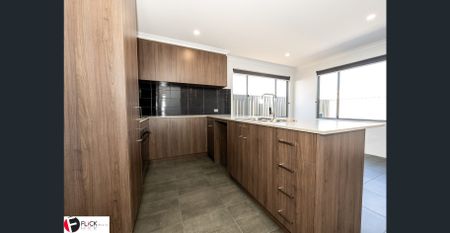 Newly built 3 x 2 dual home in sort after location - Photo 5