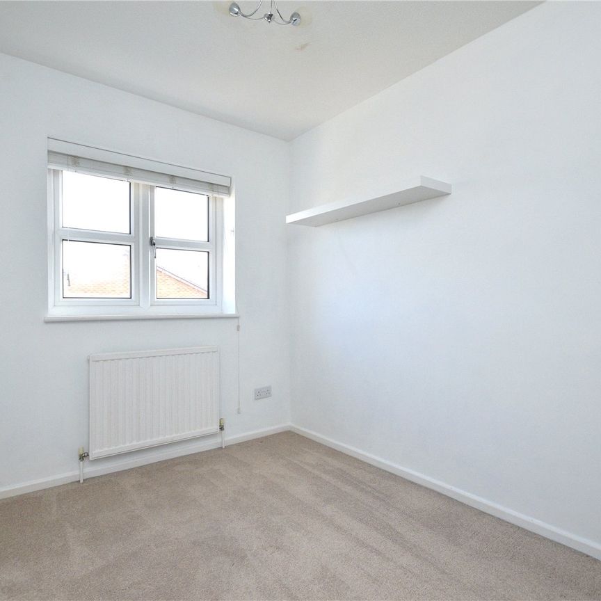 8, Poppleton Way, Tingley, Wakefield, West Yorkshire, WF3 1UU - Photo 1