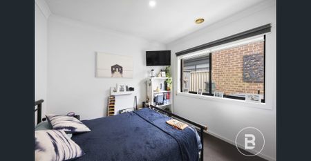 MODERN FAMILY HOME WITH SPACE, STYLE & COMFORT - Photo 5