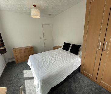 6 bedroom terraced house to rent - Photo 5