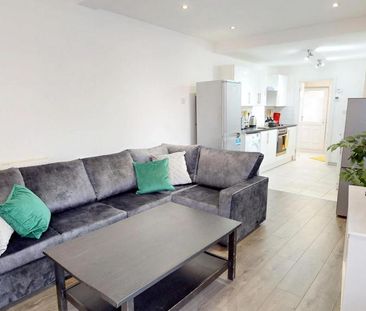 4 bedroom house to rent - Photo 2
