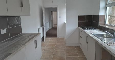 3 bedroom terraced house to rent - Photo 4