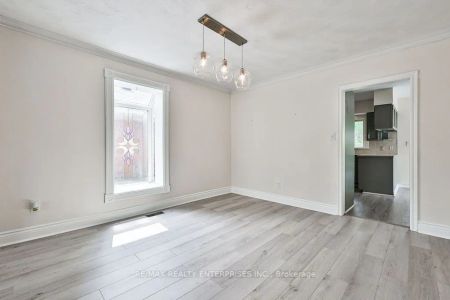 Detached Home For Lease | W9248483 - Photo 3