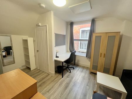 Room in a Shared House, City Road, NG7 - Photo 4