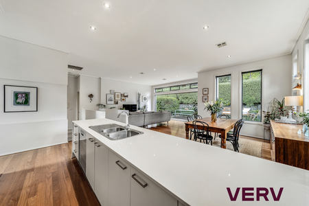 BRIGHT, BEAUTIFUL & PERFECTLY POISED TOWNHOUSE LIVING - Photo 4