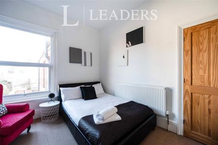 6 bedroom terraced house to rent - Photo 5