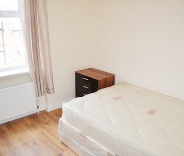 3 Bed - Eighth Avenue, Heaton - Photo 3