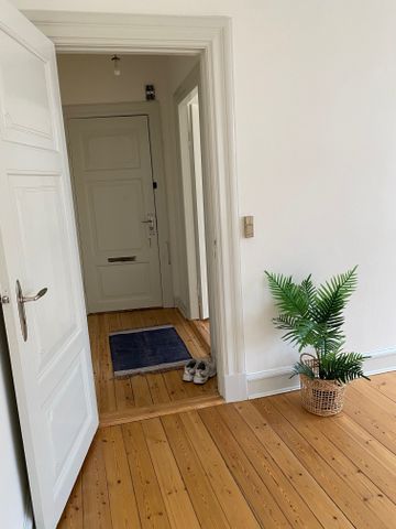 Skøn 4-værelses lejlighed ved gågaden - Photo 4