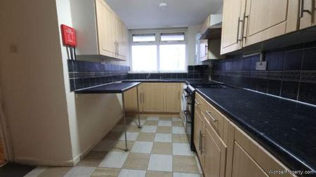 3 bedroom property to rent in Ilford - Photo 3