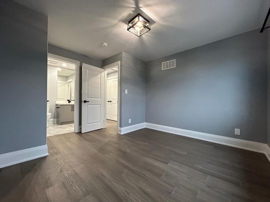 For Lease - 25 Dorval Road Unit# 2, Toronto, Ontario - Photo 1