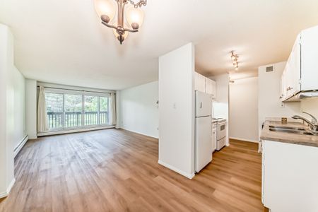 CONVENIENTLY LOCATED 2 BED, 1.5 BATH 2nd-FLOOR CONDO IN THE COMMUNITY OF HAYSBORO - Photo 4