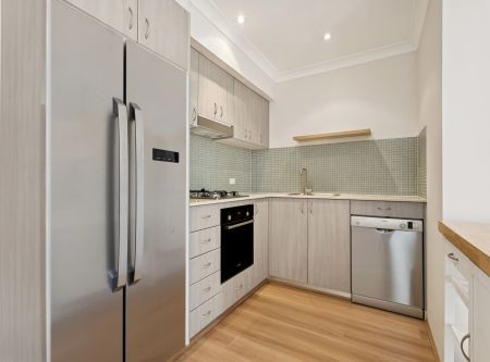 Comfortable & Conveniently Situated Two Bedroom Apartment - Photo 2