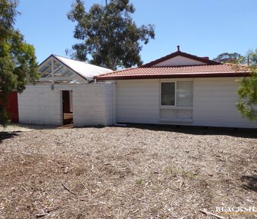 7 Clement Place, Macgregor ACT 2615 - House For Rent | Domain - Photo 2