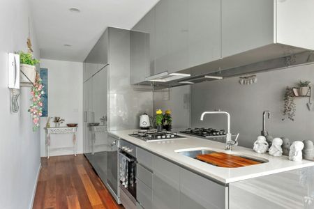 6 Month Lease - City to Sea Views with a Massive Terrace - Photo 3