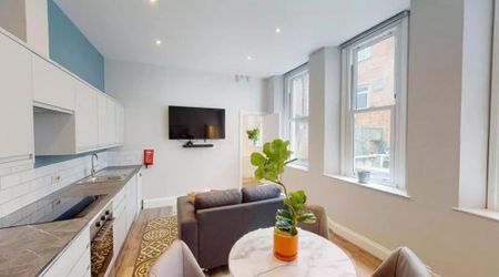 4 bedroom flat to rent - Photo 4