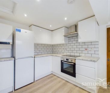 2 bedroom flat to rent - Photo 2