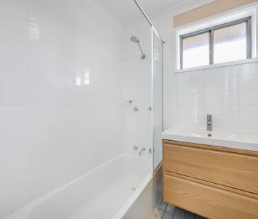 18 Aurora Close, Mawson ACT 2607 - House For Rent | Domain - Photo 3