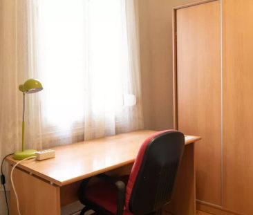Single Bed in Room in a shared 5-bedroom apartment for rent in Goya - Photo 3